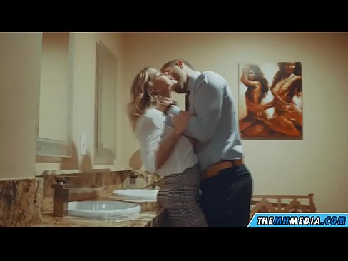 ❤️ Thaum ib tug busty blonde ntxias koj nyob rau hauv ib tug pej xeem chav dej ❤️ Sluts ntawm peb Ib ❤